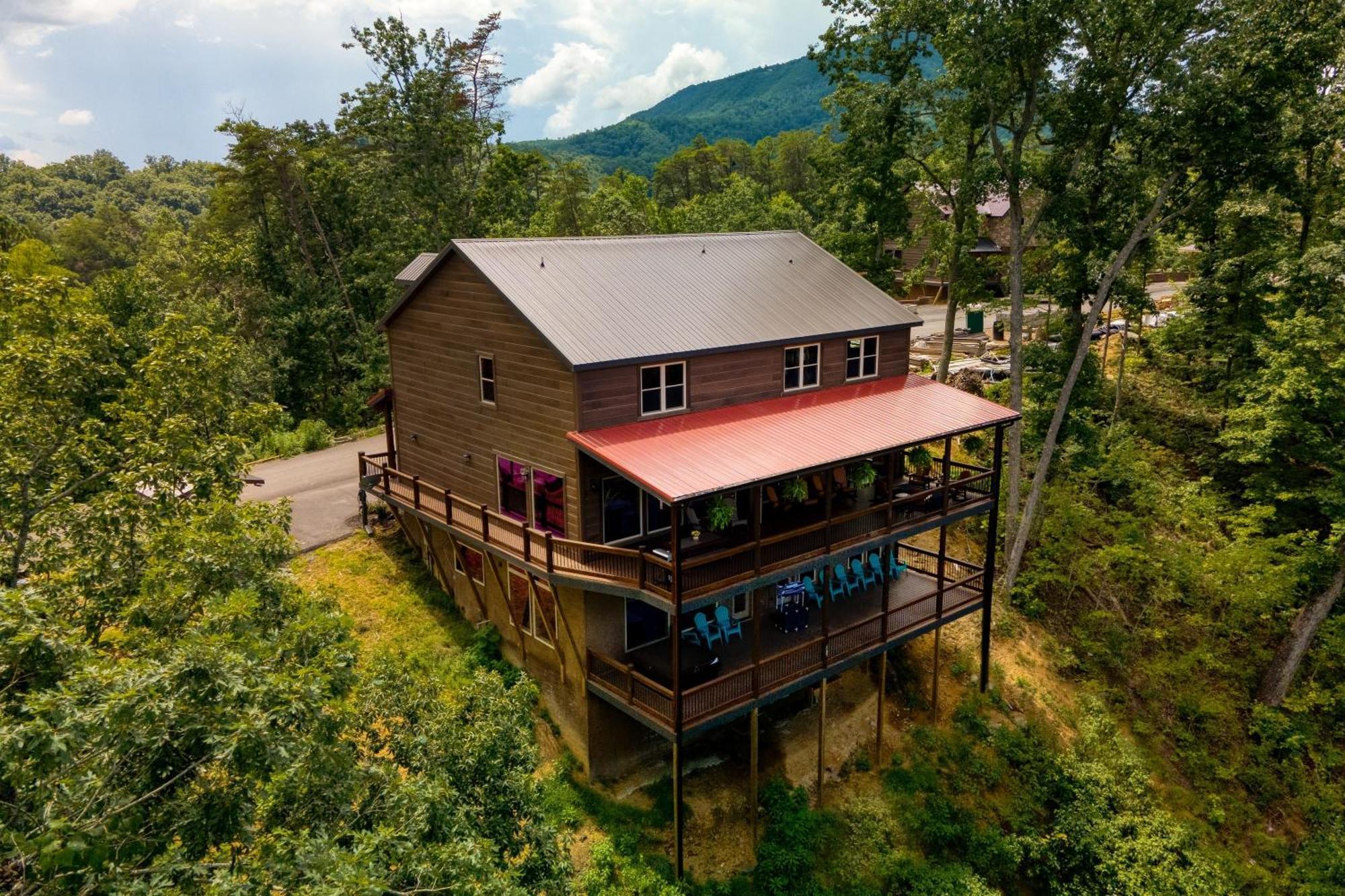 Wanderer By Avantstay Sleeps 26 A Custom Smokies Cabin Pigeon Forge Exterior photo