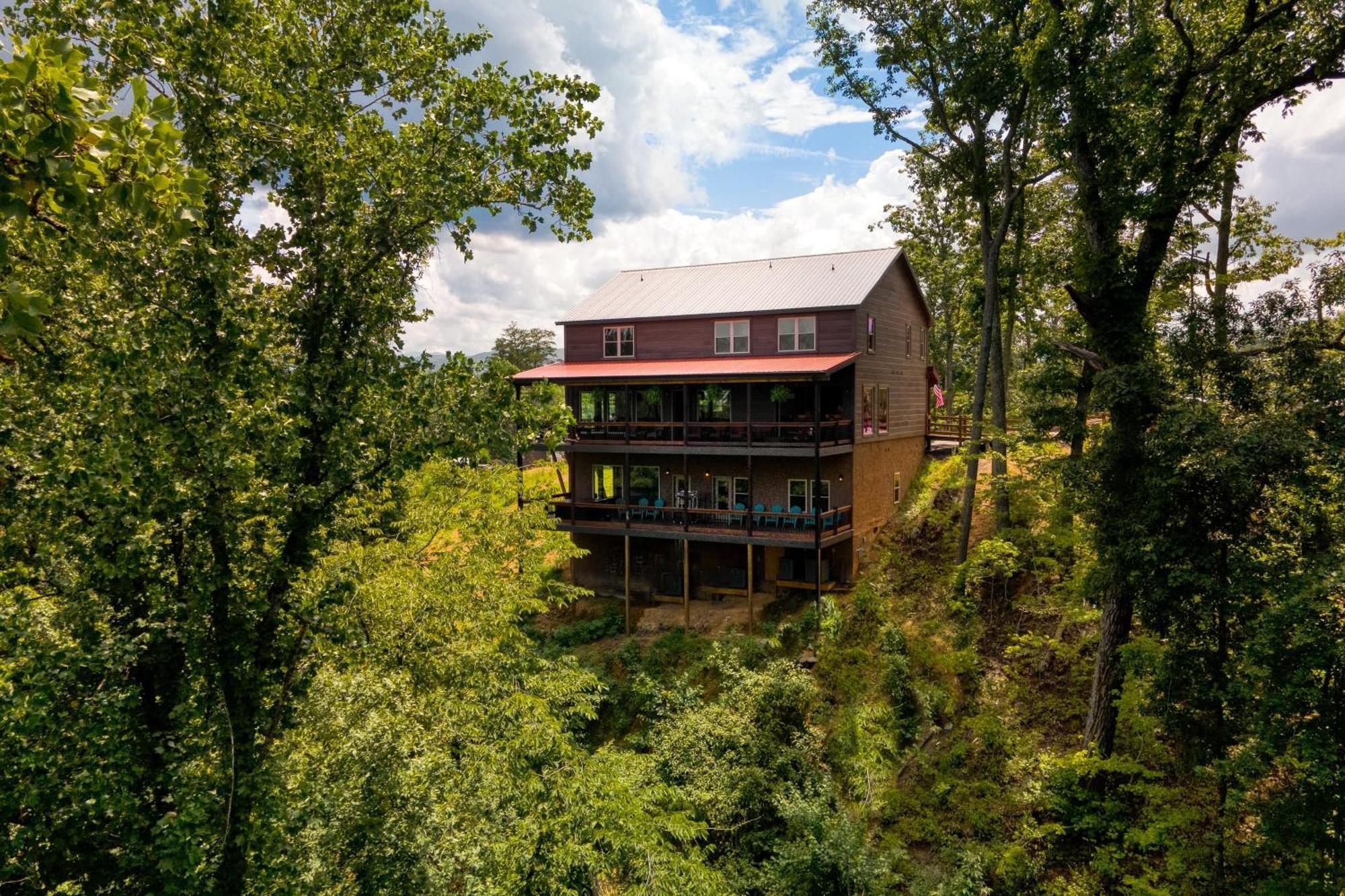 Wanderer By Avantstay Sleeps 26 A Custom Smokies Cabin Pigeon Forge Exterior photo